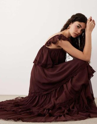 Miss Selfridge Vestito lungo a balze in chiffon color cioccolato-Marrone