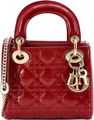 Dior Borsa a tracolla Lady Dior mini in pelle verniciata trapuntata con motivo Cannage e catena - Rosso