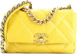 Chanel 19 Flap Bag Quilted Leather Medium crossbody bag - Geel
