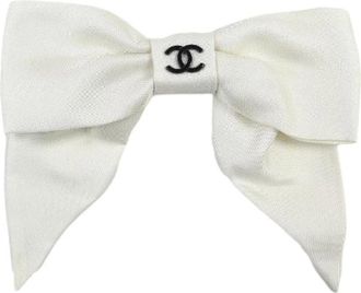 Chanel Pre-owned Accessories, female, White, Size: ONE SIZE Pre-owned Coco Mark Ribbon Barrette Silk Hair Accessory