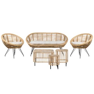 Beliani Conjunto 4 Plazas Con Mesas De Centro Rat&aacute;n Sof&aacute; Sill&oacute;n Boho Beige Claro Coj&iacute;n Tela Algod&oacute;n Resistencia Media Interior Natural Maratea/cesenatico