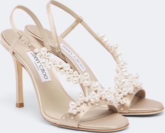 Jimmy Choo London Sandalias Irina de sat&eacute;n adornadas