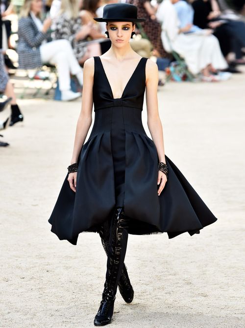 Come vestirsi in stile Chanel