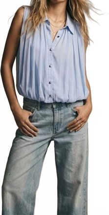 Q2 Beatrice Chiffon Pleated Sleeveless Regular Fit Blouse In Blue