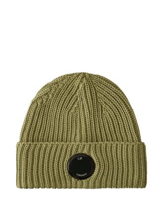 C.P. Company ribbed logo-patch beanie - men - Wool - One Size - Green