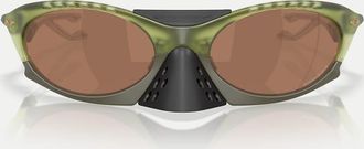 Oakley Plantaris occhiali da sole ovali con lenti specchiate marroni in verde felce trasparente opaco