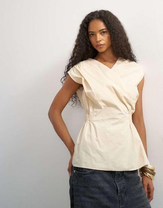 Topshop top in popeline con dettaglio drappeggiato e avvolgente color ecru-Neutro