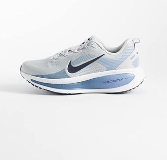 Nike Vomero 18 sneakers da corsa bianche e blu-Bianco