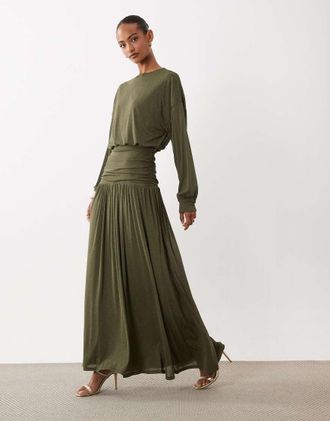Daska Vestito lungo leggero color kaki arricciato con vita scesa e dettaglio drappeggiato-Verde