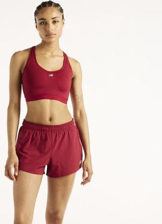 New Balance Mujer NB Essential Run Bra en Rojo, Poly Knit, Talla L