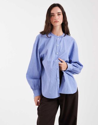 & Other Stories Camicia blu a quadri senza colletto con maniche voluminose