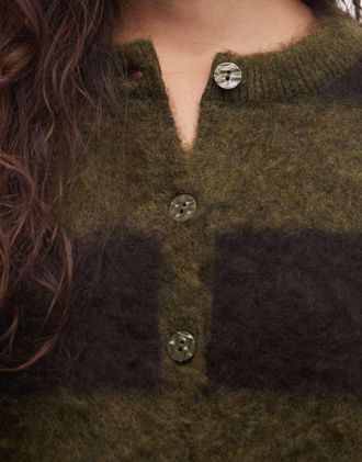 Noisy May cardigan lavorato a maglia con scollo rotondo a righe marrone e kaki