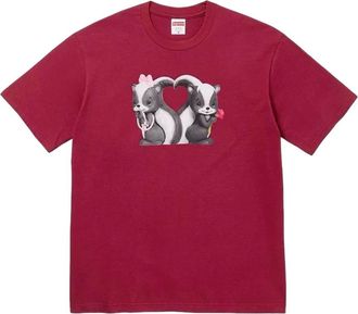SUPREME SS26 Skunk T-Shirt Cardinal SUP-SS26-351-CRD