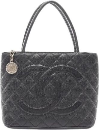Chanel Pre-owned Tote Bags, female, Black, Size: ONE SIZE Pre-owned Reissue Tote Grained Calfskin Tote