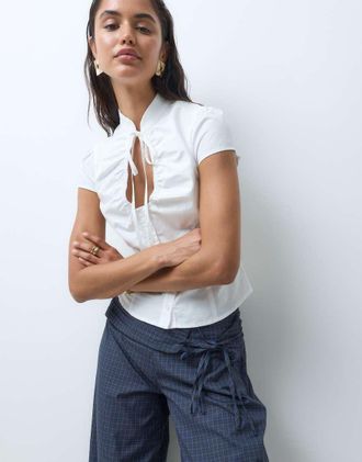 Tiger Mist camicia bianca con maniche corte e dettaglio a goccia-Bianco