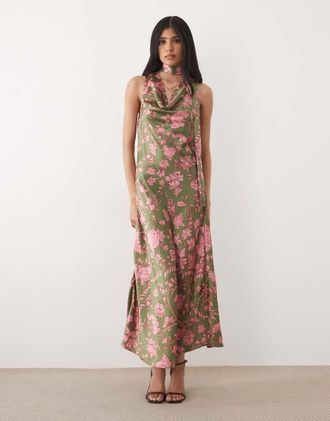Hope & Ivy Vestito lungo in raso verde a fiori con scollo ad anello