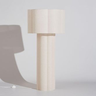 Maisons du monde L&aacute;mpara de pie de poli&eacute;ster reciclado color crema