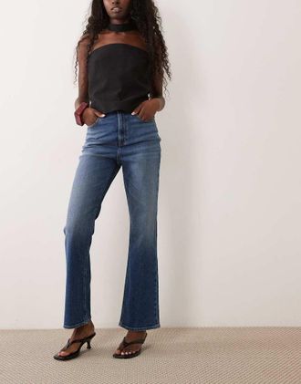 Calvin Klein Jeans jeans bootcut a vita alta in lavaggio medio blu