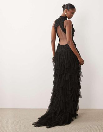 Beauut Vestito senza maniche decorato nero con gonna voluminosa, cut-out e volant sul retro