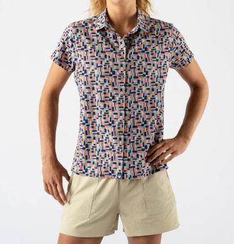 Rabbit High Country Print Short Sleeve Top In Off The Grid