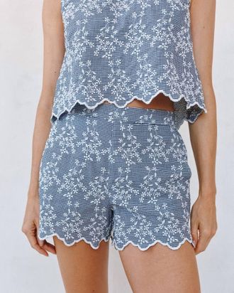 Bella Dahl Scallop Border Catalina Short In Floral Gingham