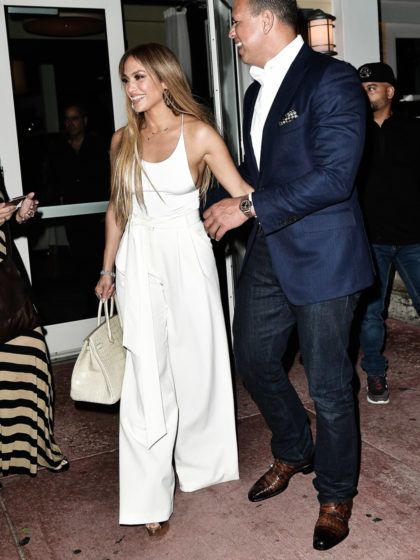 Grazie, J.Lo! Vogliamo anche noi i tuoi pantaloni palazzo