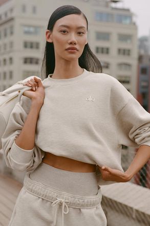 Alo | Accolade Crewneck Neck Pullover Top in Oatmeal Heather Beige, Size: Medium