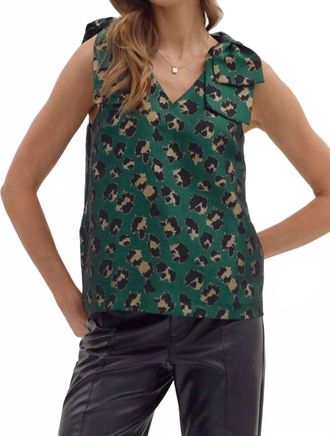 Entro Fancy Like Leopard Blouse In Hunter Green