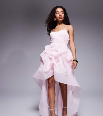 Asos Petite ASOS DESIGN Petite - Vestito lungo in organza rosa con gonna raccolta e fondo asimmetrico