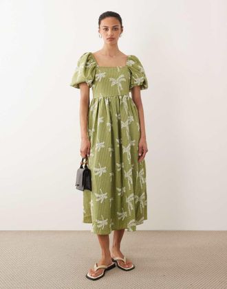 New Look Vestito midi in seersucker verde con stampa di palme e maniche a sbuffo