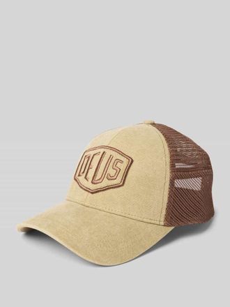 Deus Trucker Cap mit Label-Patch in Beige, Größe 1