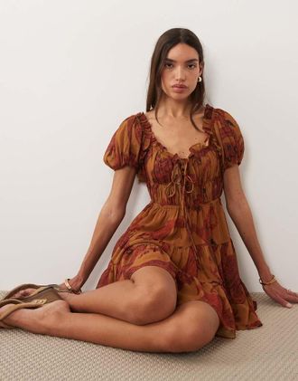 Asos Vestito corto boh&eacute;mien con maniche a sbuffo e volant color ruggine con stampa cachemire-Nessun colore