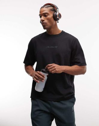 Nike Athletic Club - T-shirt nera traforata con scritta del logo-Nero