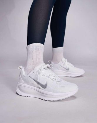Nike Vomero 18 - Sneakers bianche e argento-Bianco