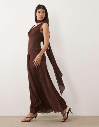 Forever New vestito maxi con scollo a sciarpa e dettaglio allacciato in vita color cioccolato-Marrone