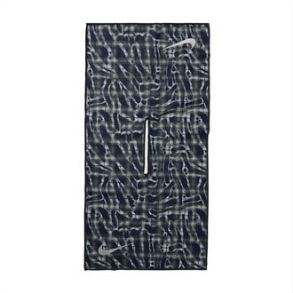 Nike Caddy Golf Towel in Green | N1013741-911