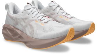 Asics Laufschuh ASICS NOVABLAST 5, Damen, Gr. 39,5, weiss (wei&szlig;, fawn), Textil, Schuhe Laufschuh