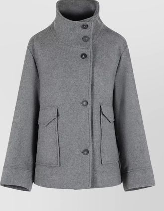 Closed wool single breasted coat