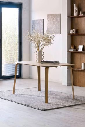 Julian Bowen Kaito Rectangular 4 Seater Dining Table with Curved Legs in Light Oak