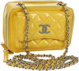 Chanel Pre-owned Cross Body Bags, female, Yellow, Size: ONE SIZE Pre-owned Vintage Patent Leather Crossbody Bag