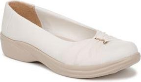 Life Stride Paige Flat in Sugar Cream at Nordstrom Rack, Size 7.5