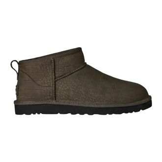 UGG Klassieke Ultra Mini Enkellaarsjes Met Embossing - Heren - Winterlaarzen - Bruin - 45 EU - Leer - Schoenen
