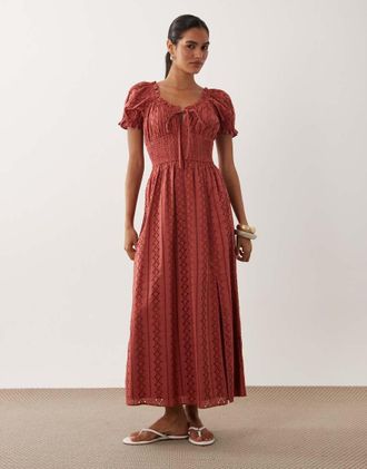 Miss Selfridge Vestito lungo milkmaid in pizzo sangallo color malva-Rosa