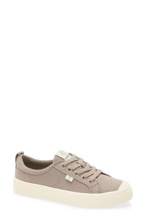 Cariuma OCA Low Cap Tie Sneaker in Grey at Nordstrom, Size 5.5