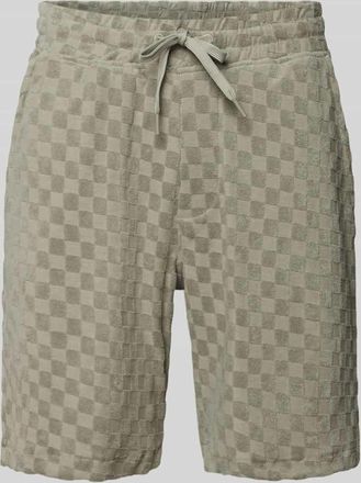 Lindbergh Lindbergh Regular Fit Shorts mit Label-Patch in Oliv, Gr&ouml;&szlig;e XXXL