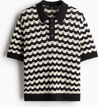 H&M Poloshirt aus Pointellestrick in Regular Fit - Schwarz/Gestreift