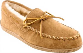 Minnetonka Mens Sheepskin Hardsole Shoes In Golden Tan