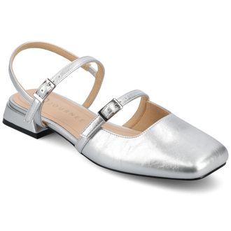 Journee Collection Women & apos;s Gretchenn Medium and Wide Width Flats