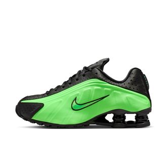 Nike Womens Shox R4 Shoes in Black | AR3565-013