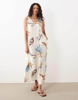 New Look Vestito grembiule lungo color crema con stampa di conchiglie e perline-Bianco